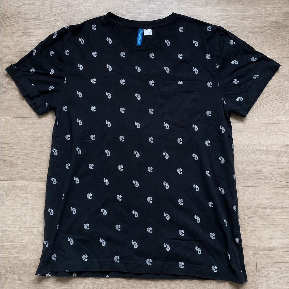 H&M Black Short-Sleeve Tee with Small Grey Paisley Motif